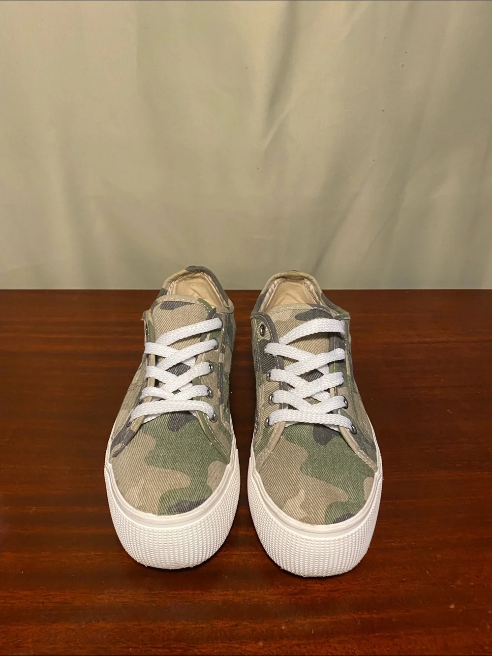 Steve Madden Emmi Casual Platform Camouflage Sneakers Women’s size 7M